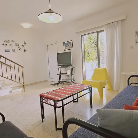 Retro Retreat * Protaras